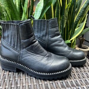 Steve Madden Gibson black booties